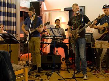 Die Band Infinite Grace sorgte für gute Stimmung. Fotos: Jule Müller