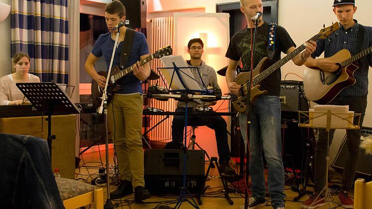 Die Band Infinite Grace sorgte für gute Stimmung. Fotos: Jule Müller