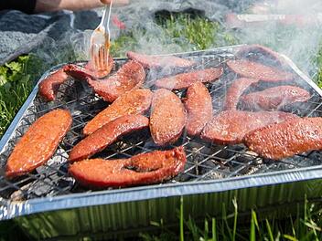 1,99 Euro f&uuml;r 600 Gramm Schweinnackensteaks: Dieses Angebot von Aldi S&uuml;d st&ouml;&szlig;t einem Facebook-Nutzer sauer auf. Sein Post an den Discounter wird tausendfach geteilt. Symbolfoto: dpa