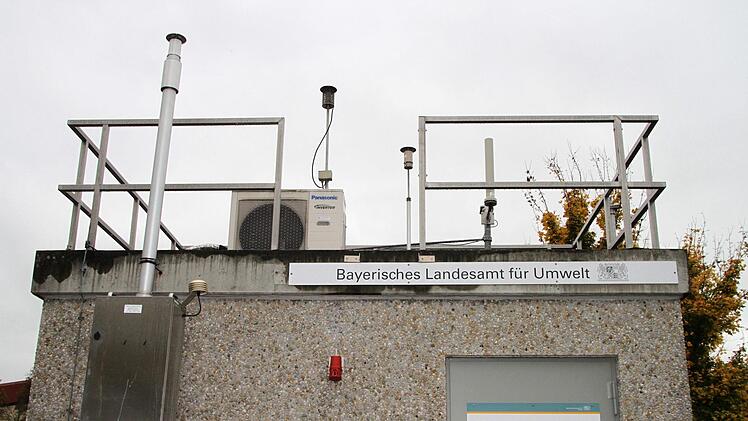 Die Messstation des Landesamt für Umwelt (LfU) in der Konrad-Adenauer-Straße registriert die Luftschadstoffe.Jochen Nützel