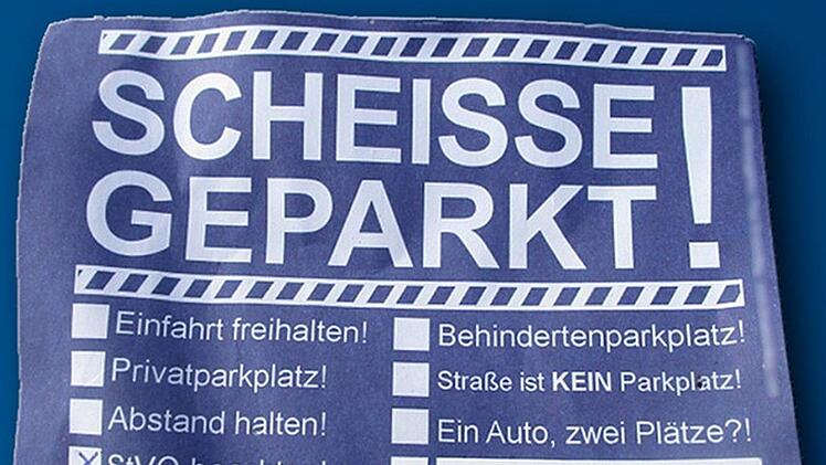 Nicht die feine Art: Ein Autofahrer hat an seinem geparkten Audi in Bamberg diesen Zettel gefunden. Foto: Polizei Oberfranken