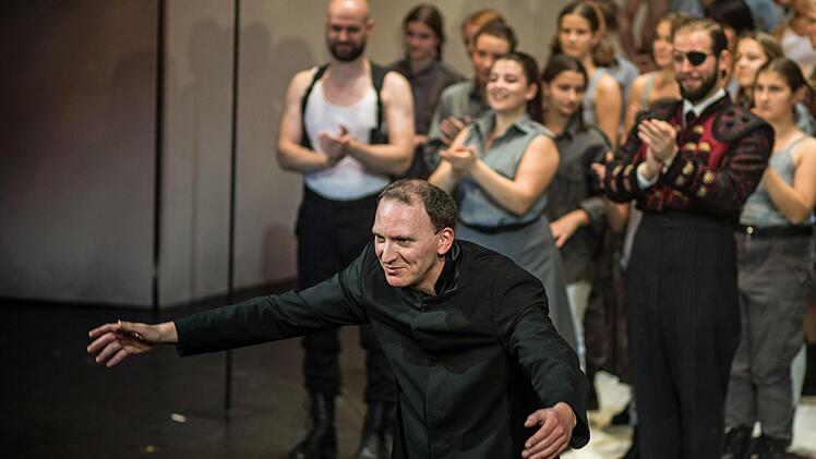 Mitte Oktober dirigierte Moritz Gnann eine umjubelte Vorstellung von Bizets Oper "Carmen" am Landestheater coburgFoto: Jochen Berger