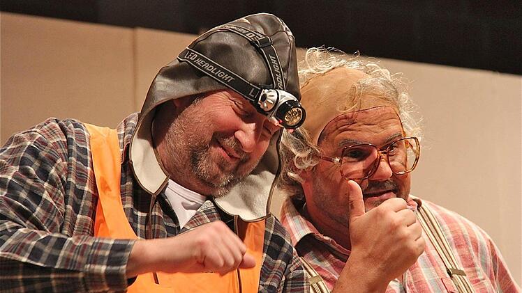 Die Zimmernachbarn Opa Paul (Robert Röthlein) und Opa Brunnerschön (Peter Brunner)
