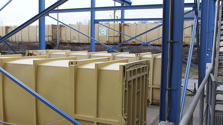 ... der in den Containern endet.