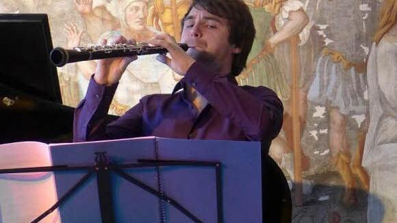 Juri Schmahl (Oboe) ist 1990 in Mainz geboren und studierte unter anderem am Mozart-Zentrum in Augsburg und der Hochschule für Musik Nürnberg. Seit 2013 ist er, ebenso wie der Pianist Patrik Hévr, Stipendiat von "Live Music Now" Franken.