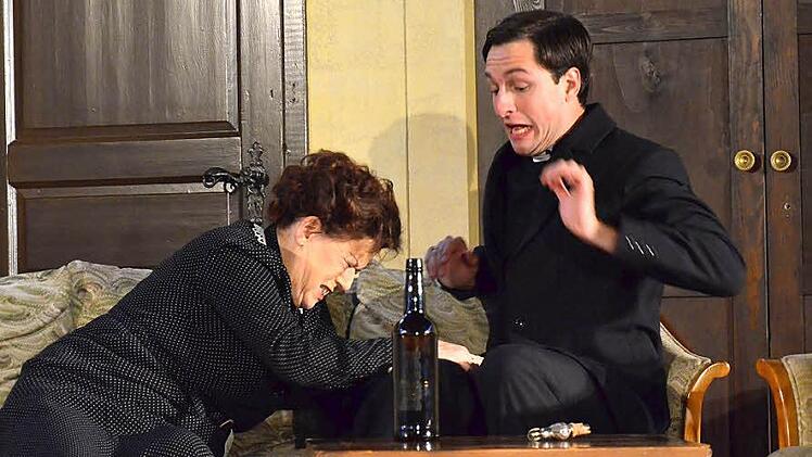 Angela Koschel-de la Croix und Andreas Heßling in "Lauf doch nicht immer weg!"  Foto: Sebastian Worch
