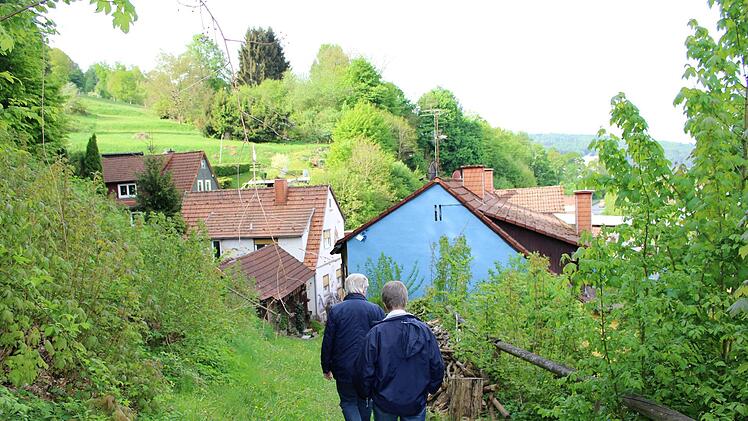 Vorbei am "Kröckel"-Haus am Felsenkeller verläuft ein alter Verbindungsweg ins Leere.  Foto: Julia Raab
