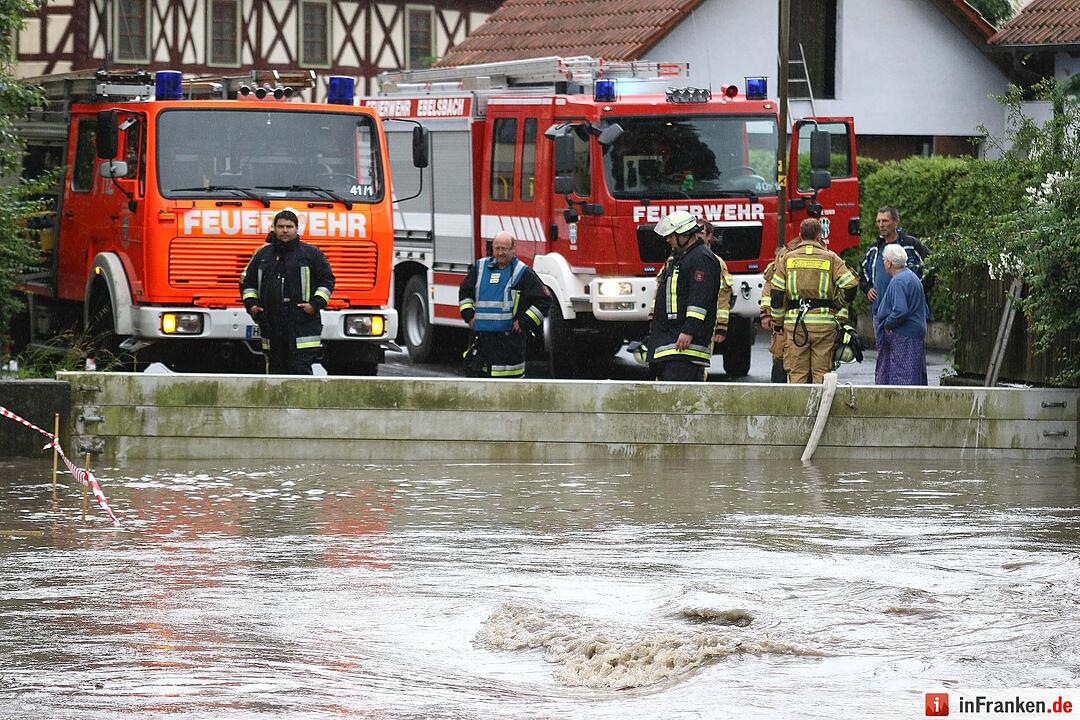 Die mobile Barriere musste an der Brücke „Schwarzer Weg“ angebracht werden.