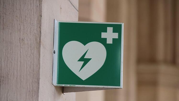 Bilder von der Übung mit dem  Defi. Foto: Ralf Ruppert