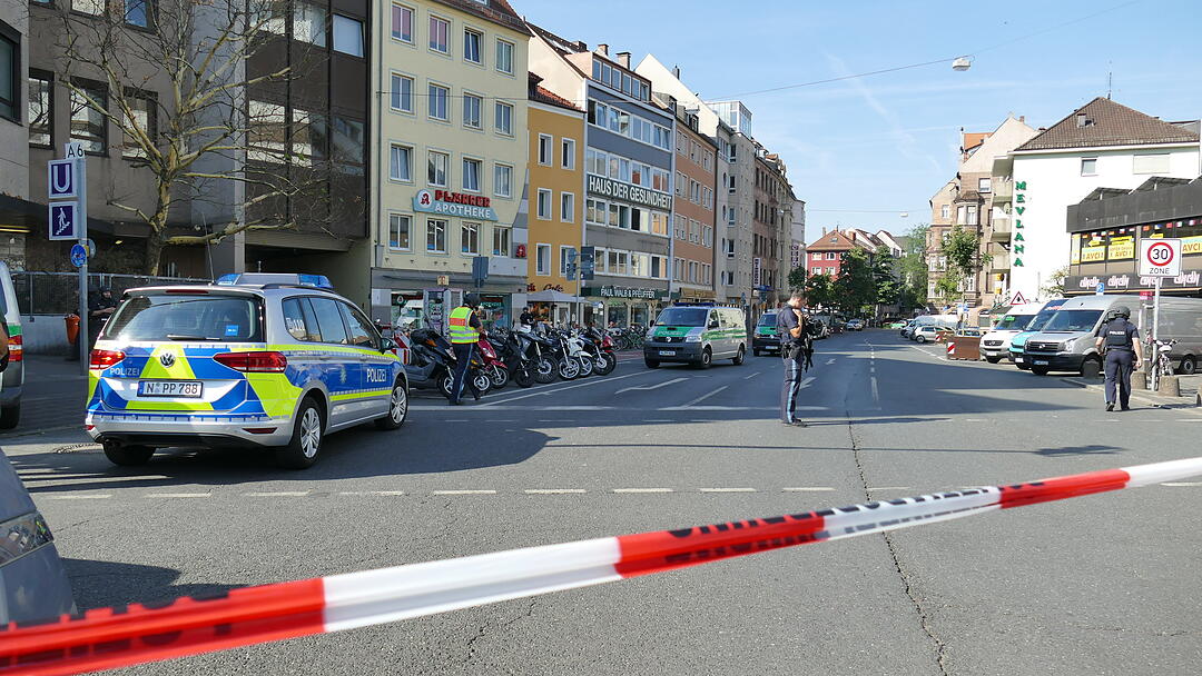 Großeinsatz in Nürnberg: Polizei fahndet nach Flüchtigem