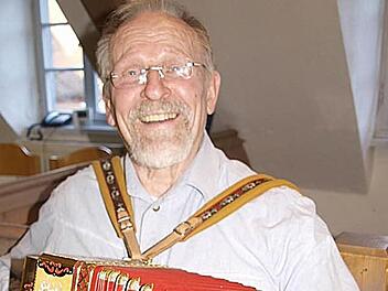 Eberhard Hofmann hört als Leiter der Tüchersfelder Singtage auf.  Foto: Thomas Weichert