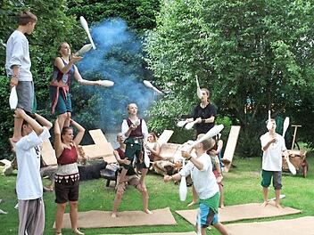 In ihrem Lager im Schlossgraben wurde zwischen den Auftritten trainiert.