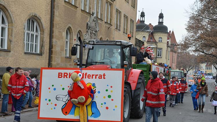 Jetzt doch wieder im Hellen und am  Faschingsdienstag: Auch 2019 soll es  einen Umzug der Narren durch Bamberg geben. Start ist 13.30 Uhr.  Ronald Rinklef
