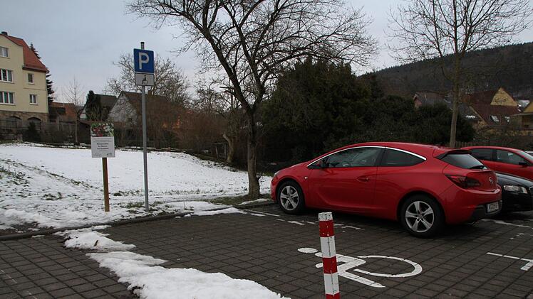 Vom Verkauf betroffen sind auch 23 Parkplätze und ein Stellplatz für Menschen mit Behinderung. Foto: Ulrike Müller