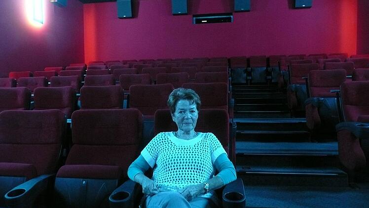 Carmen Ulbrich in "ihrem" Kino, der Neuen Filmbühne in Lichtenfels. Foto: Popp
