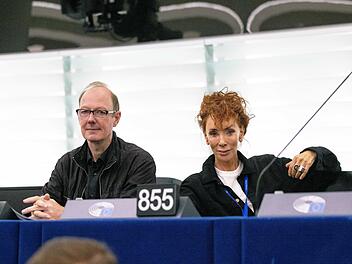 EU-Parlamentarier Martin Sonneborn und Sibylle Berg