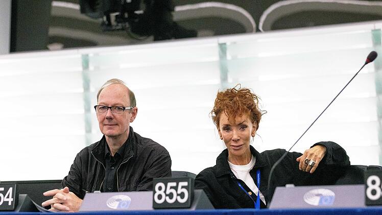 EU-Parlamentarier Martin Sonneborn und Sibylle Berg