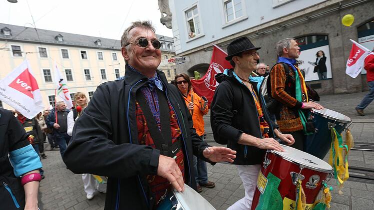 Mit einer bunten Demonstration und Kundgebung haben rund 1.250 Wuerzburger am Mittwoch (01.05.2013) gegen den geplanten Aufmarsch von Neonazis in ihrer Stadt demonstriert. Foto: News5 / Herse