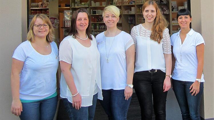 Die Apotheke am Obermain hat sich neben dem klassischen Apothekensortiment auf Homöopathie, Biochemie (Schüssler-Salze), Bachblüten und Aromatherapie spezialisiert.  Foto: PR