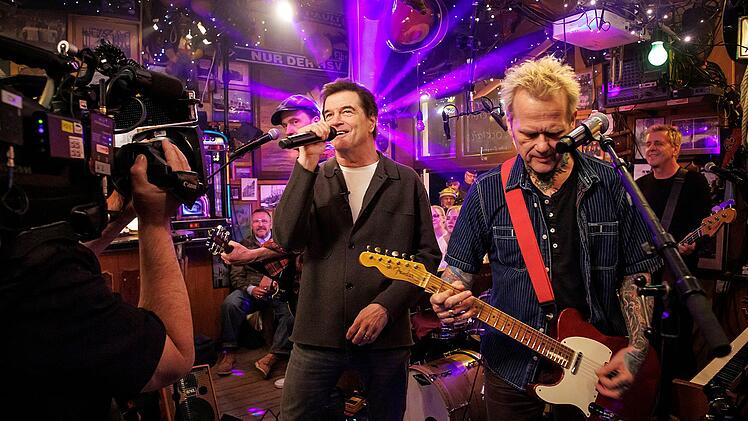 Das lassen sie sich nicht nehmen: Nachdem die Toten Hosen zuletzt ihr finales Album "Trink aus, wir m&uuml;ssen gehen!" ver&ouml;ffentlichten, spielen sie auch einen Auszug aus der Platte bei "Inas Nacht".