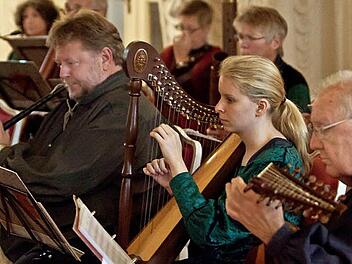 Stilsicheres Musizieren: Der Melchior-Franck-Kreis konzertierte im Riesensaal der Coburger Ehrenburg. Fotos: Jochen Berger