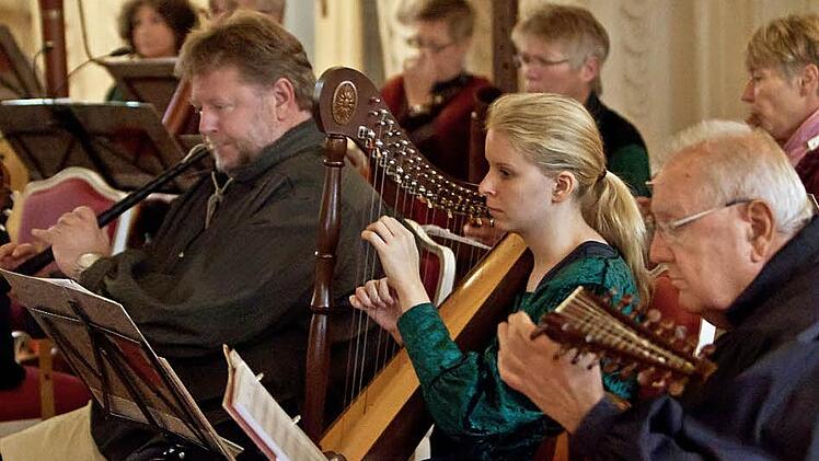 Stilsicheres Musizieren: Der Melchior-Franck-Kreis konzertierte im Riesensaal der Coburger Ehrenburg. Fotos: Jochen Berger