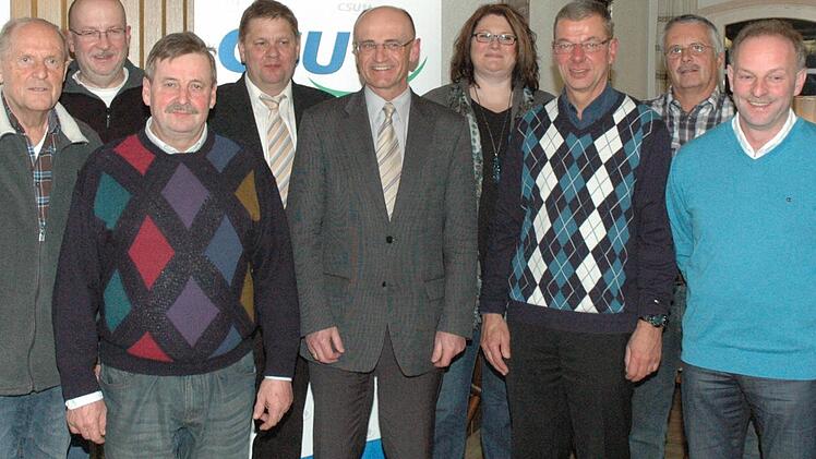 Die neue Vorstandschaft des CSU-Ortsverbandes besteht aus (von links) Adolf Korn, Peter Welt, Erhard Denninger, Rupert Fichtner, Wilhelm Schneider, Melanie Gräbner, Ludwig Biener, Berthold Geßner und Harald Deringer. Foto: Schmidt