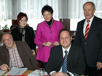 Die Spitzenkandidaten Hans Werther, Christina Flauder, Inge Aures, Ingo Lehmann und Helmuth Breitenfelder (von links) bei der Konferenz zur Aufstellung der SPD-Liste für die Stadtratswahl im März. Foto: Fuchs