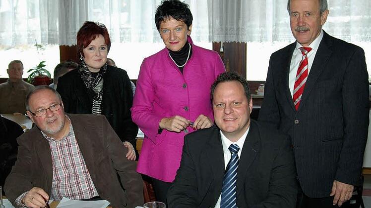 Die Spitzenkandidaten Hans Werther, Christina Flauder, Inge Aures, Ingo Lehmann und Helmuth Breitenfelder (von links) bei der Konferenz zur Aufstellung der SPD-Liste für die Stadtratswahl im März. Foto: Fuchs