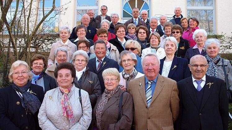 Vor 70 Jahren empfingen diese Frauen und Männer erstmals die heilige Kommunion.