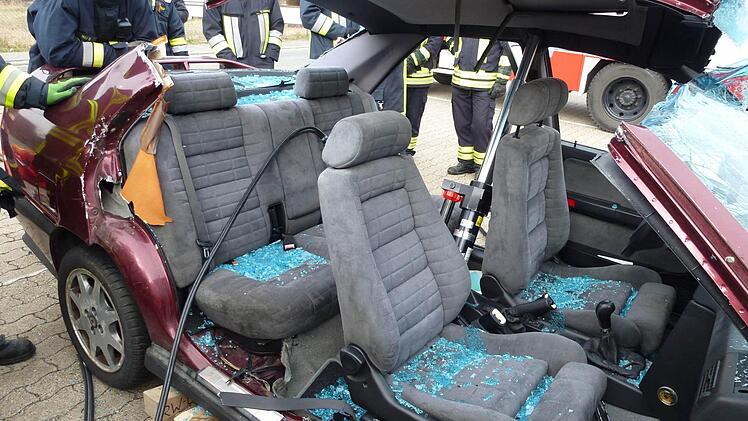 Fast ganz zerlegt...ein älteres Fahrzeug zu Übungszwecken
