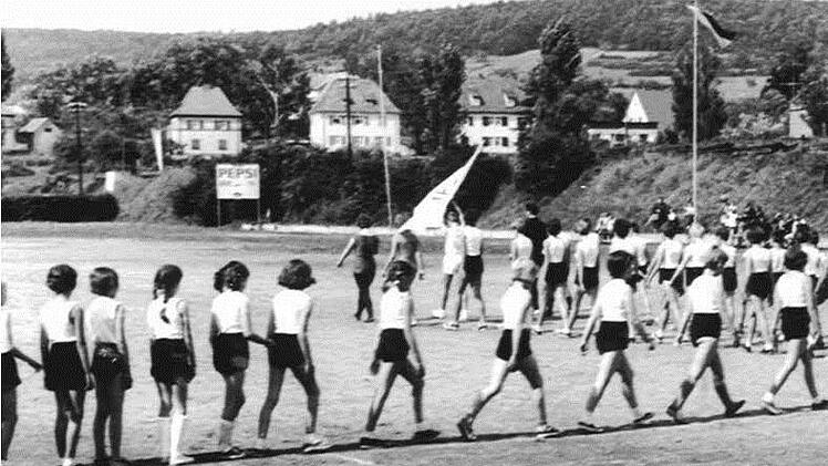 Sportfest im alten "Bahndammstadion".