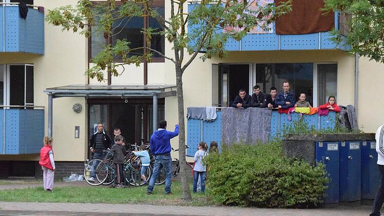 "A nice place..." Den derzeit 150 Flüchtlingen im "Balkanzentrum" scheint die Unterbringung in den ehemaligen US-Wohnungen zu behagen.   Fotos: Ronald Rinklef