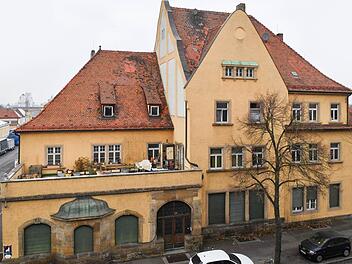 Prächtiger Bau aus der Gründerzeit. Seit vielen Jahren steht die Schlachthofgaststätte leer. Steht nun eine Luxussanierung an?   Foto: Ronald Rinklef