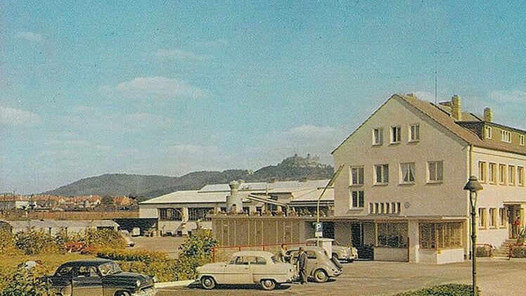 Das neue Firmengebäude in der Callenberger Straße nach dem Umzug 1955.