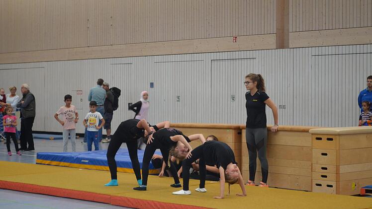 Die Kinderturngruppe des SC Adelsdorf bewies Gelenkigkeit...