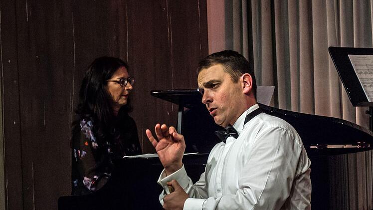 "Dein ist mein ganzes Herz": Antoinetta Bafas, Milen Bozhkov und Nina Andreeva gestalteten einen Opern- und Operettenabend bei "Leise am Markt" in Coburg.Foto: Jochen Berger