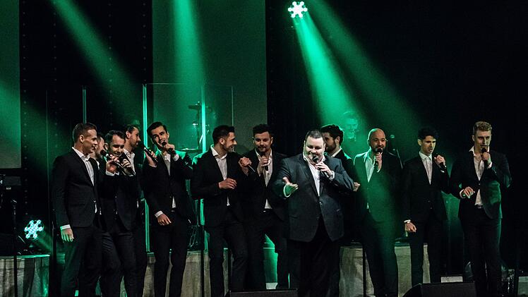 Tolle Show im Kongresshaus: "The 12 Tenors" wurden beim Coburg-Gastspiel von zahlreichen Fans bejubelt.Foto: Jochen Berger