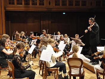 Das Streichorchester der Städtischen Musikschule bei einem Konzert im Dezember 2018