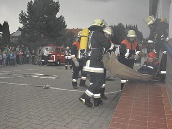 Die Feuerwehren bei der Großübung in Ermershausen Foto: Schmidt