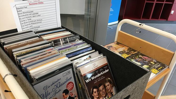 Bei der Eröffnung der Seniorenbücherei in OberhaidFoto: Anette Schreiber