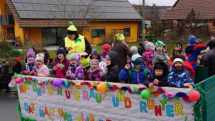 Da war wieder etliches geboten beim Faschingszug in Unteroberndorf.Foto: Johannes Michel