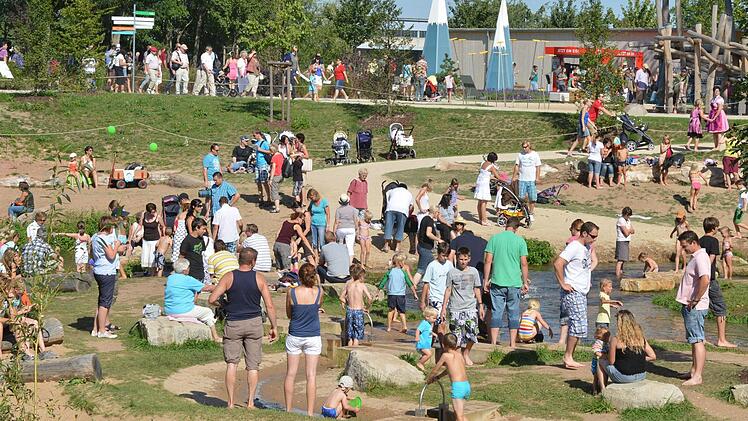 Das Archivbild zeigt den Wasserspielplatz der Landesgartenschau,  der einer der größten Attraktionen für  Kinder und junge  Familien war. Foto:    Rinklef