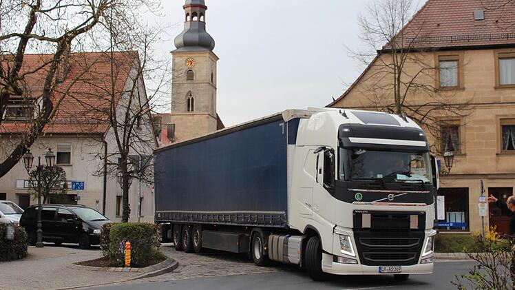 Am Schillerplatz gab es spannende Wendemanöver zu sehen. Foto: Andreas Dorsch
