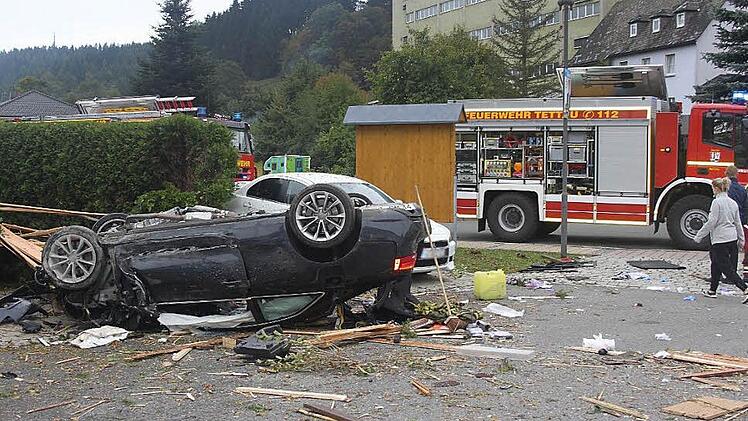 Total beschädigt blieb der Audi auf dem Dach liegen.  Fotos: Veronika Schadeck