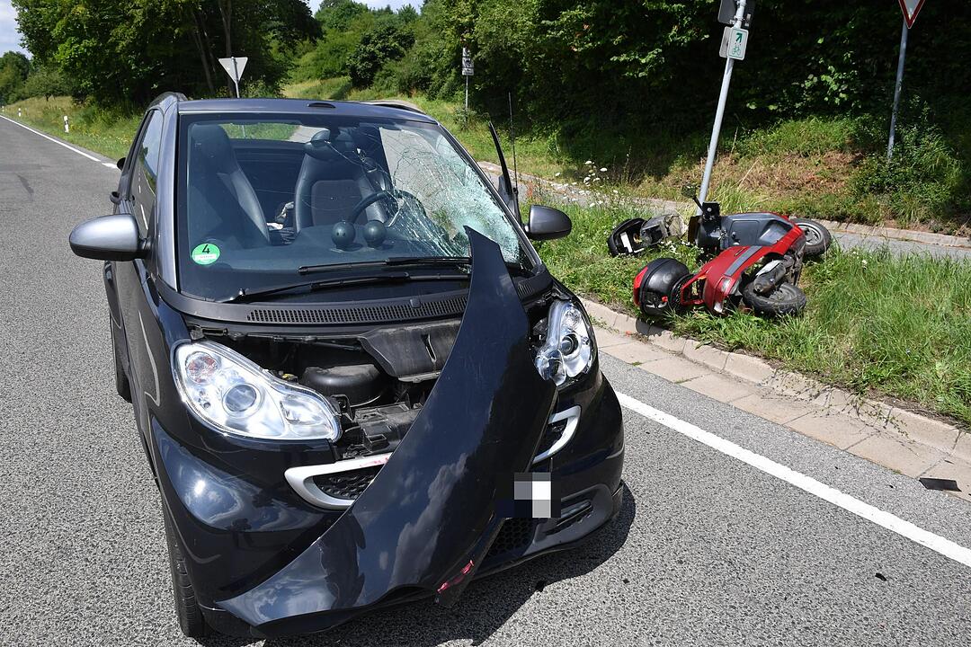 Unfall bei Dörfleins: 77-jähriger Rollerfahrer stirbt