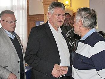 Jörg Meuthen im Gespräch mit einem Besucher. Foto: Veronika Schadeck