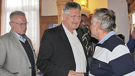 Jörg Meuthen im Gespräch mit einem Besucher. Foto: Veronika Schadeck