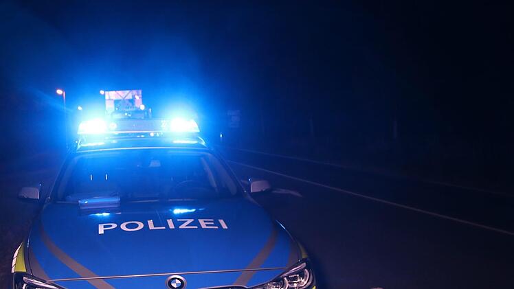 Ein 76-Jähriger hat auf der A9 seinen Jaguar zu Schrott gefahren, als er einen Lkw überholen wollte. Symbolfoto: Foto: Oßwald/NEWS5