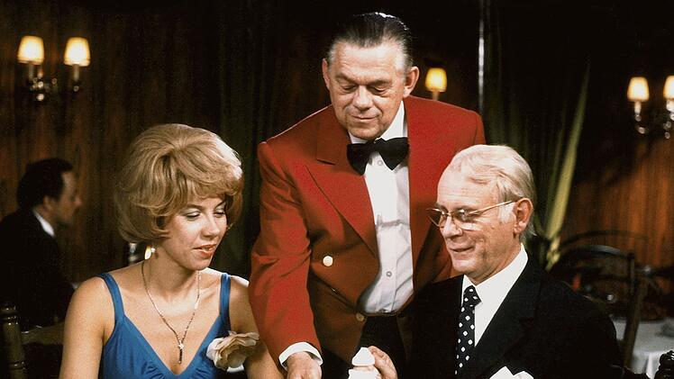 Vorsicht beim Dessert, wenn es von einer S&uuml;&szlig;speise nur noch eine Portion gibt! Das gilt besonders f&uuml;r den "Kosakenzipfel", den Evelyn Hamann und Loriot in einem ber&uuml;hmten Sketch genie&szlig;en wollen.